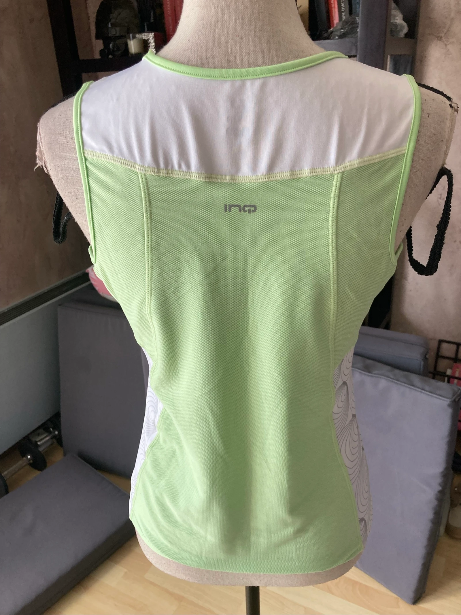 Very beautiful sports tank top size L – photo 3